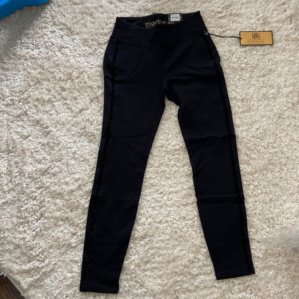 BRAND NEW w/TAGS Rock & Republic slimming stretch Black pants.